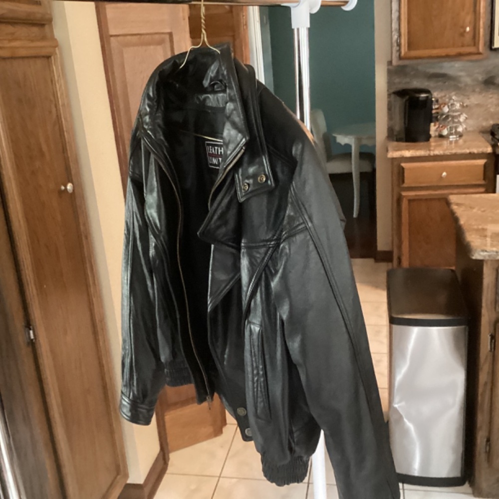 Leather jacket - Picture 2 of 2